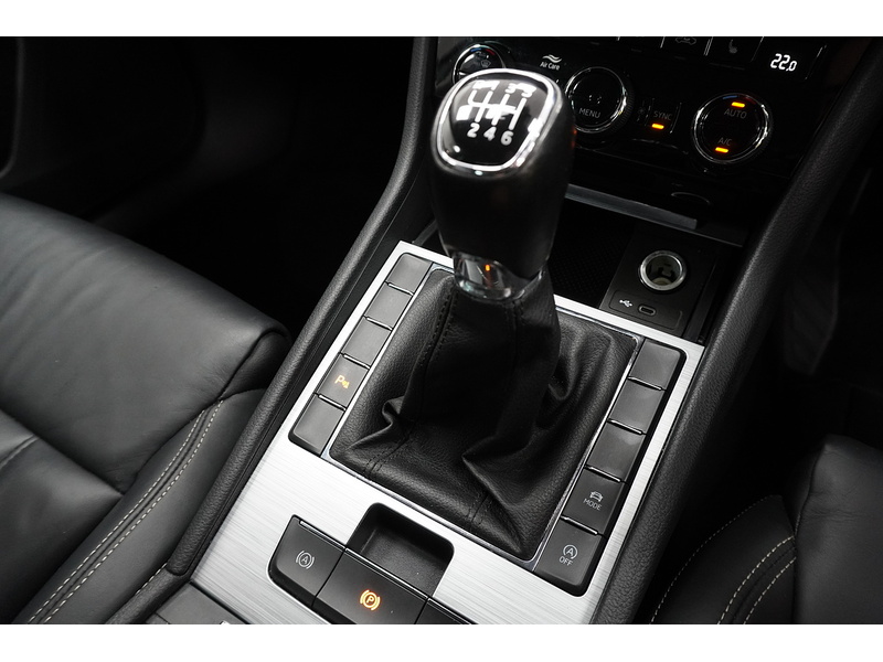 Skoda Superb TDI SE Technology - U2132