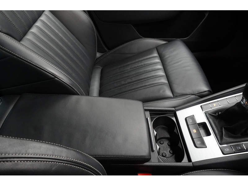 Skoda Superb TDI SE Technology - U2132