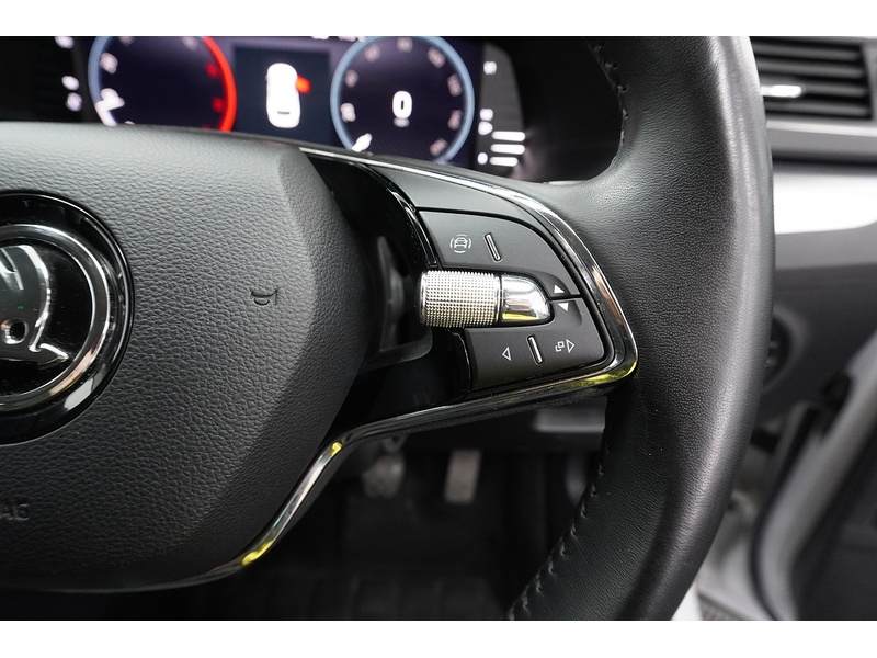 Skoda Superb TDI SE Technology - U2132