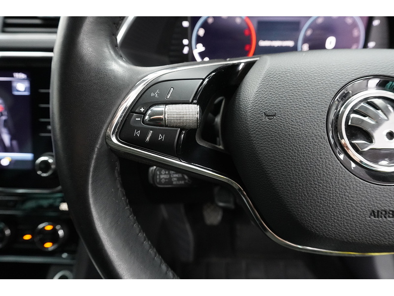 Skoda Superb TDI SE Technology - U2132