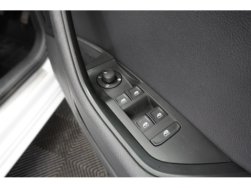 Skoda Superb TDI SE Technology - U2132