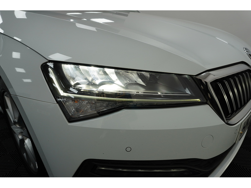 Skoda Superb TDI SE Technology - U2132