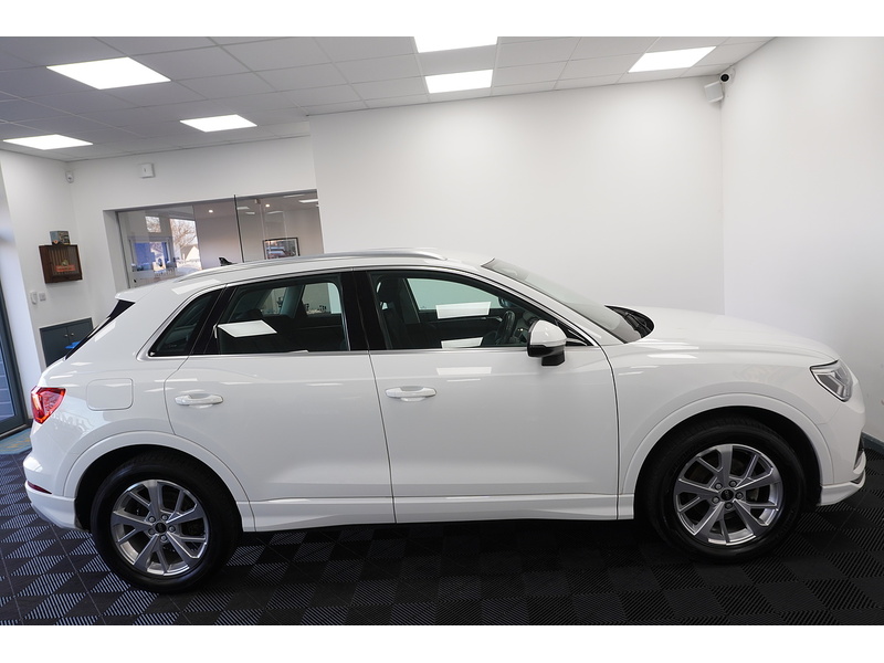 Audi Q3 TFSI CoD Sport - U2136