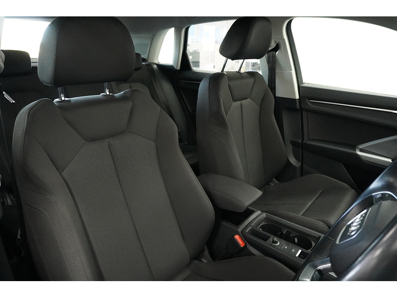 Audi Q3 TFSI CoD Sport - U2136