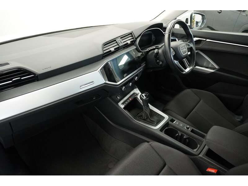 Audi Q3 TFSI CoD Sport - U2136