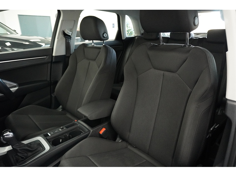 Audi Q3 TFSI CoD Sport - U2136