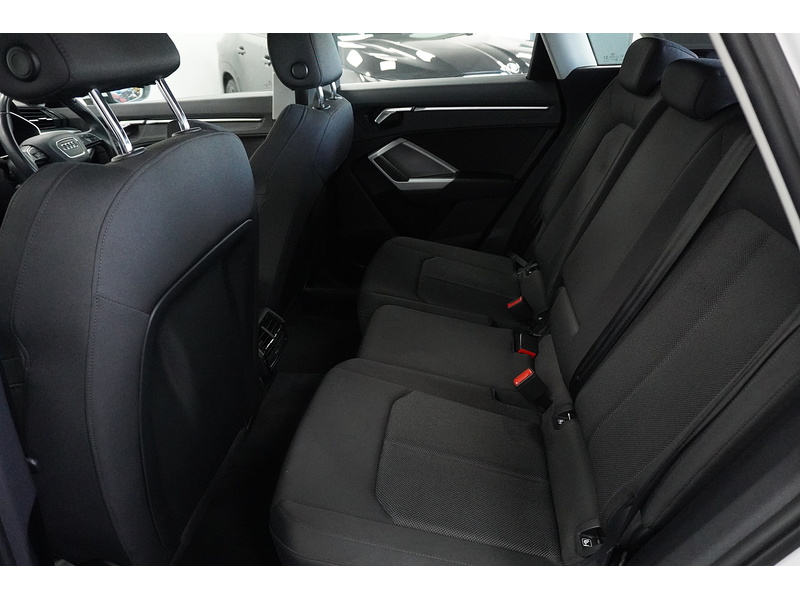 Audi Q3 TFSI CoD Sport - U2136