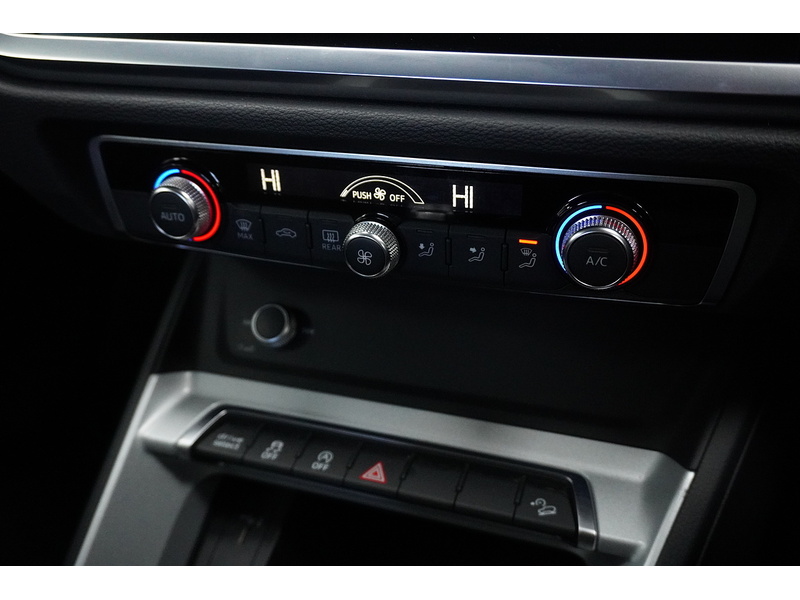 Audi Q3 TFSI CoD Sport - U2136