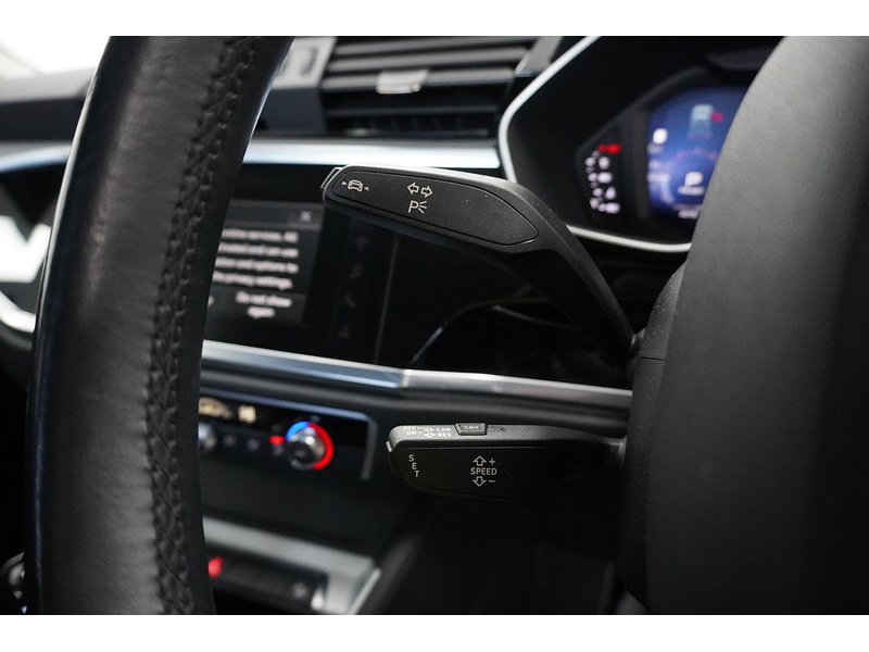 Audi Q3 TFSI CoD Sport - U2136