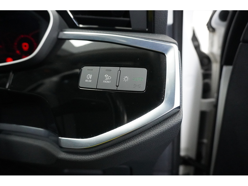 Audi Q3 TFSI CoD Sport - U2136