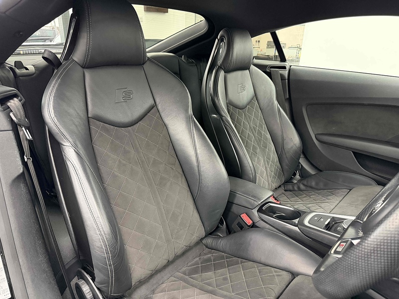 Audi TT TFSI Black Edition - U2143