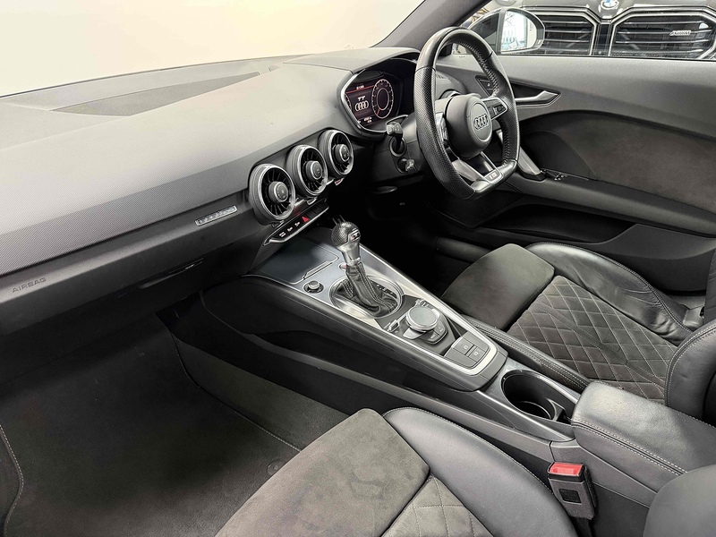 Audi TT TFSI Black Edition - U2143