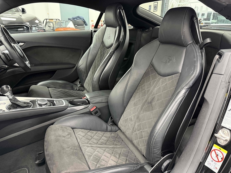 Audi TT TFSI Black Edition - U2143
