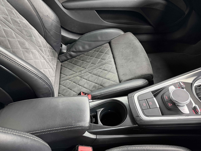 Audi TT TFSI Black Edition - U2143