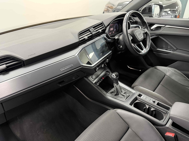 Audi Q3 TFSI S line - U2159