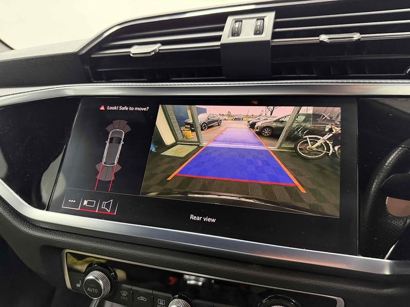 Audi Q3 TFSI S line - U2159