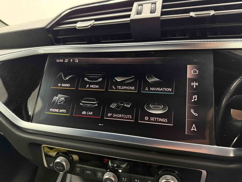 Audi Q3 TFSI S line - U2159