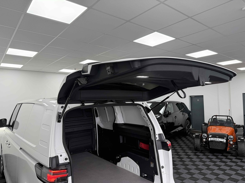 Volkswagen ID. Buzz Cargo Pro Commerce Plus - U2163