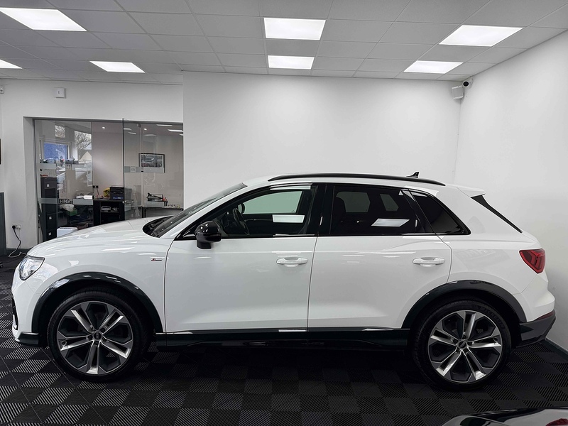 Audi Q3 TFSI CoD Black Edition - U2167