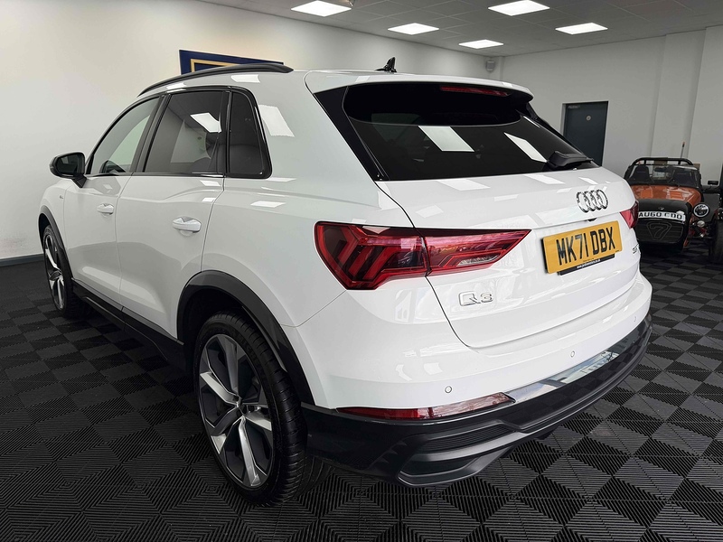 Audi Q3 TFSI CoD Black Edition - U2167
