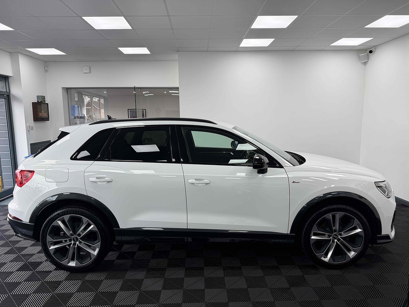 Audi Q3 TFSI CoD Black Edition - U2167