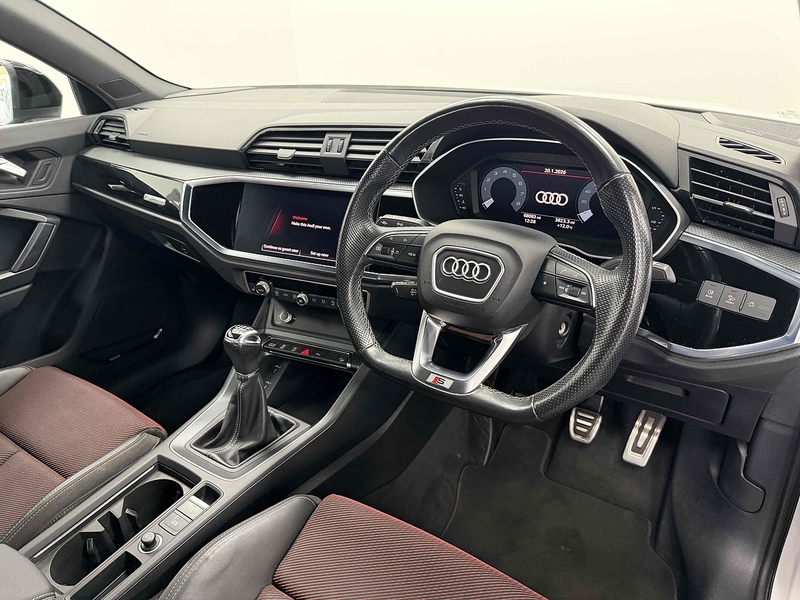 Audi Q3 TFSI CoD Black Edition - U2167