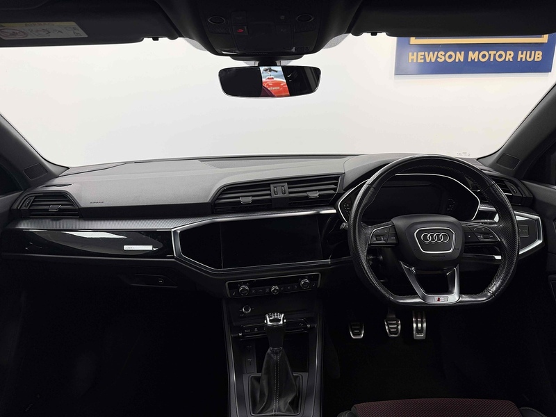 Audi Q3 TFSI CoD Black Edition - U2167