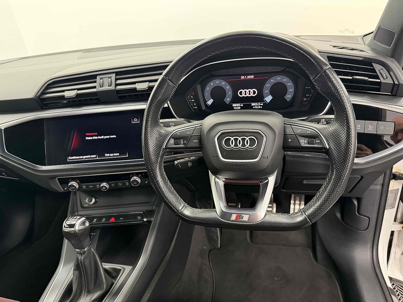 Audi Q3 TFSI CoD Black Edition - U2167