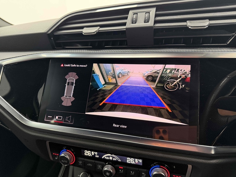 Audi Q3 TFSI CoD Black Edition - U2167