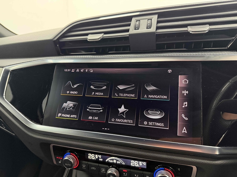 Audi Q3 TFSI CoD Black Edition - U2167