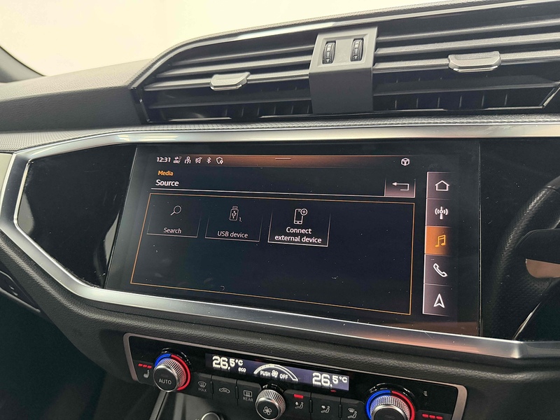 Audi Q3 TFSI CoD Black Edition - U2167