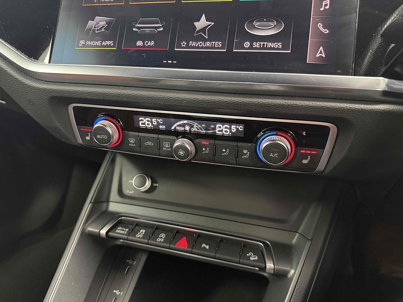 Audi Q3 TFSI CoD Black Edition - U2167