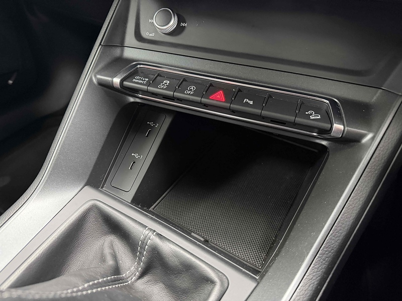 Audi Q3 TFSI CoD Black Edition - U2167