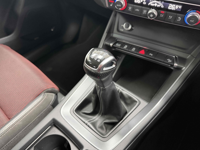 Audi Q3 TFSI CoD Black Edition - U2167