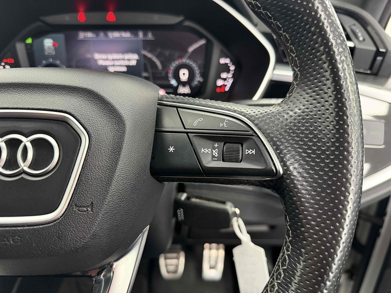 Audi Q3 TFSI CoD Black Edition - U2167