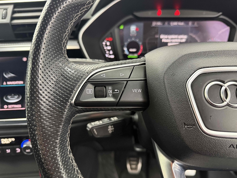 Audi Q3 TFSI CoD Black Edition - U2167