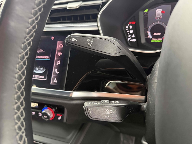 Audi Q3 TFSI CoD Black Edition - U2167