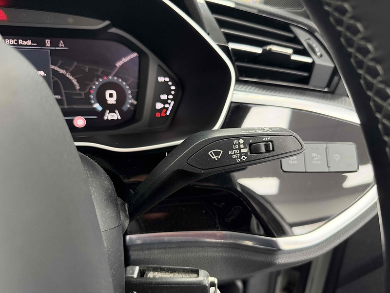 Audi Q3 TFSI CoD Black Edition - U2167