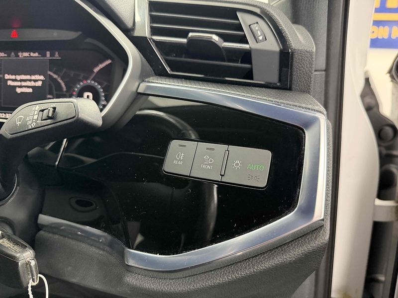 Audi Q3 TFSI CoD Black Edition - U2167