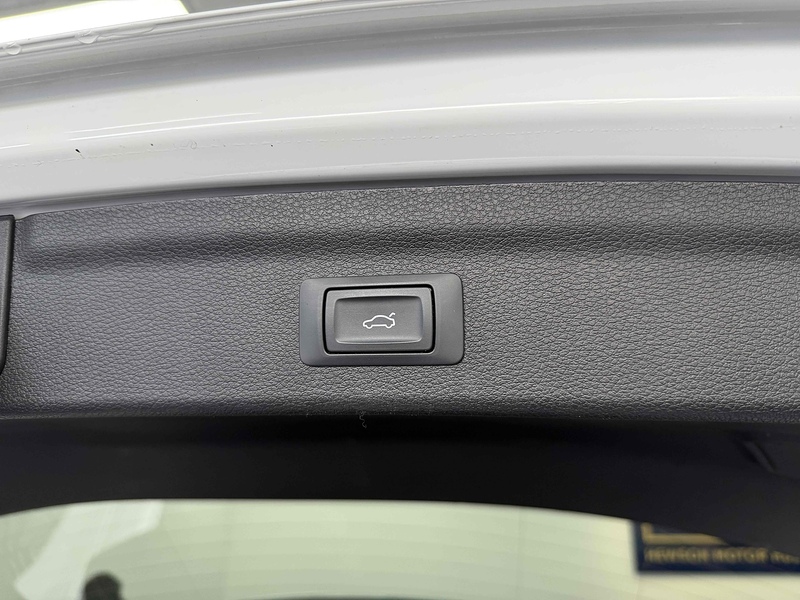 Audi Q3 TFSI CoD Black Edition - U2167