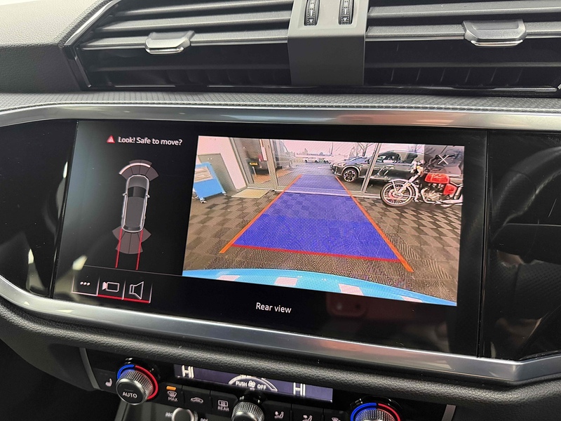 Audi Q3 TFSI CoD S line - U2176