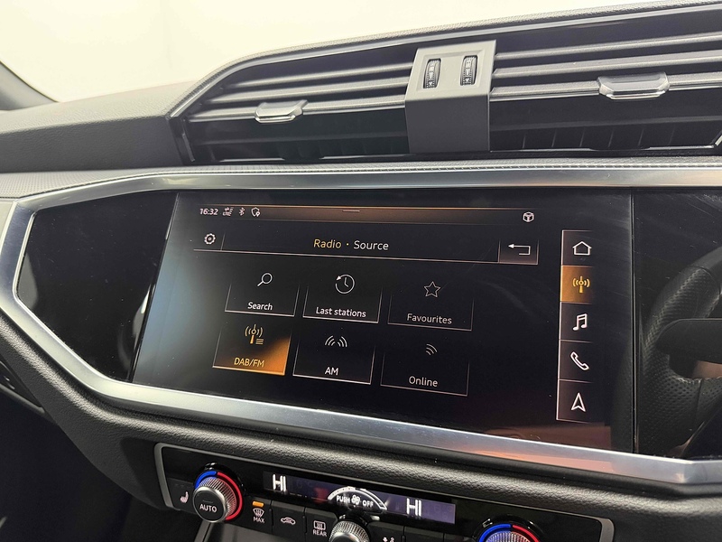 Audi Q3 TFSI CoD S line - U2176