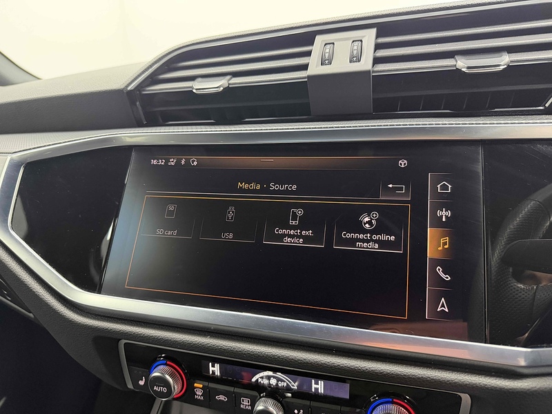 Audi Q3 TFSI CoD S line - U2176