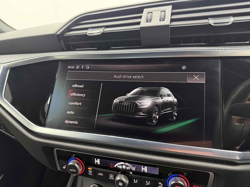 Audi Q3 TFSI CoD S line - U2176