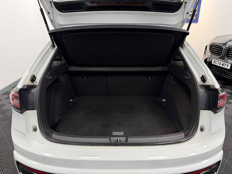 Volkswagen Taigo TSI R-Line - U2185