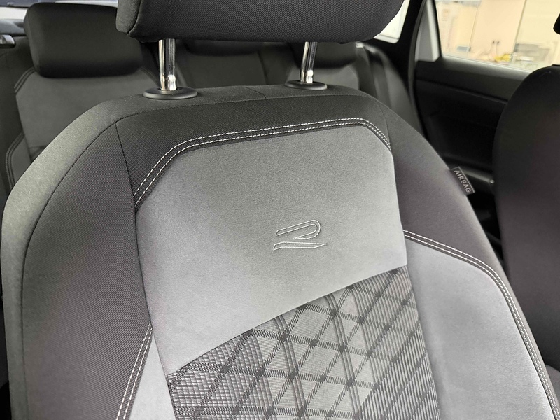 Volkswagen Taigo TSI R-Line - U2185