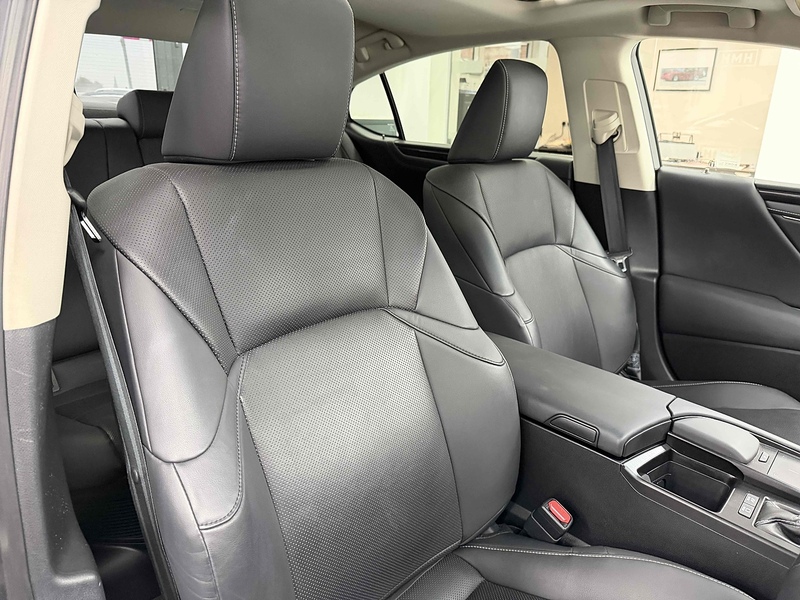 Lexus ES 300h - U2202