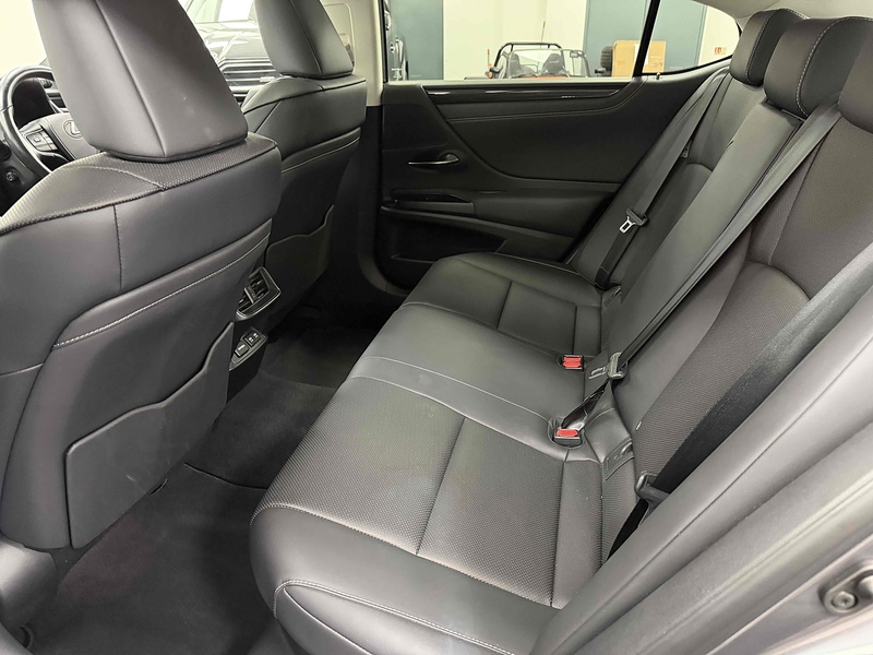 Lexus ES 300h - U2202