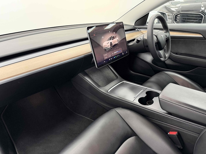 Tesla Model 3 Long Range - U2205