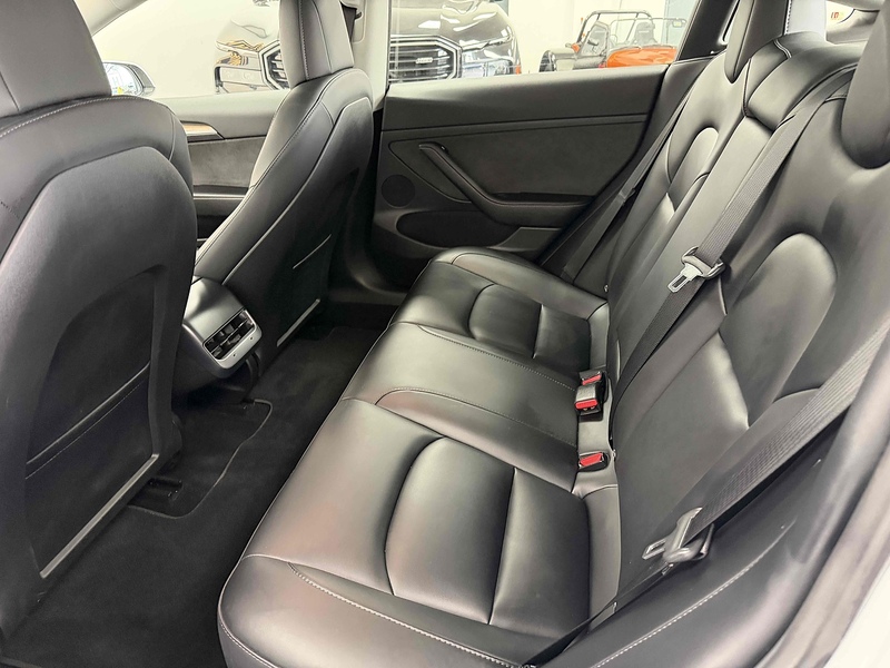 Tesla Model 3 Long Range - U2205